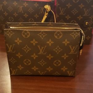 Louis Vuitton Monogram Toiletry 19💞